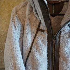 Kuhl Tan soft fuzzy Light Jacket  size Small